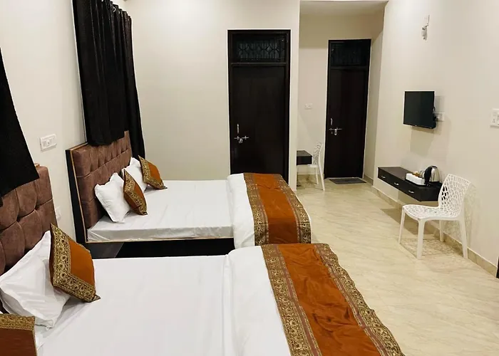 Goroomgo Banaras Homestay Varanasi